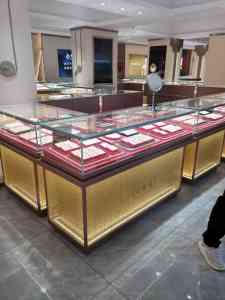 烤漆展柜、木质展柜厂家哪家强？北京巧工匠产能提升显著·品质有保障