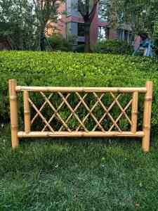 仿竹篱笆及护栏源头厂家推荐邢台弘更，专业制造仿竹篱笆、仿竹护栏、景区护栏等，保障产品质量与性能