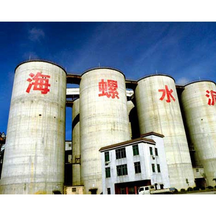 Cement silo cleaning and dust removal