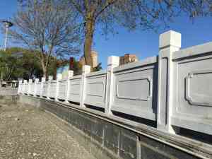 曲阳县聚隆园林雕塑有限公司：河道/景区/公园草白玉栏杆优质厂家