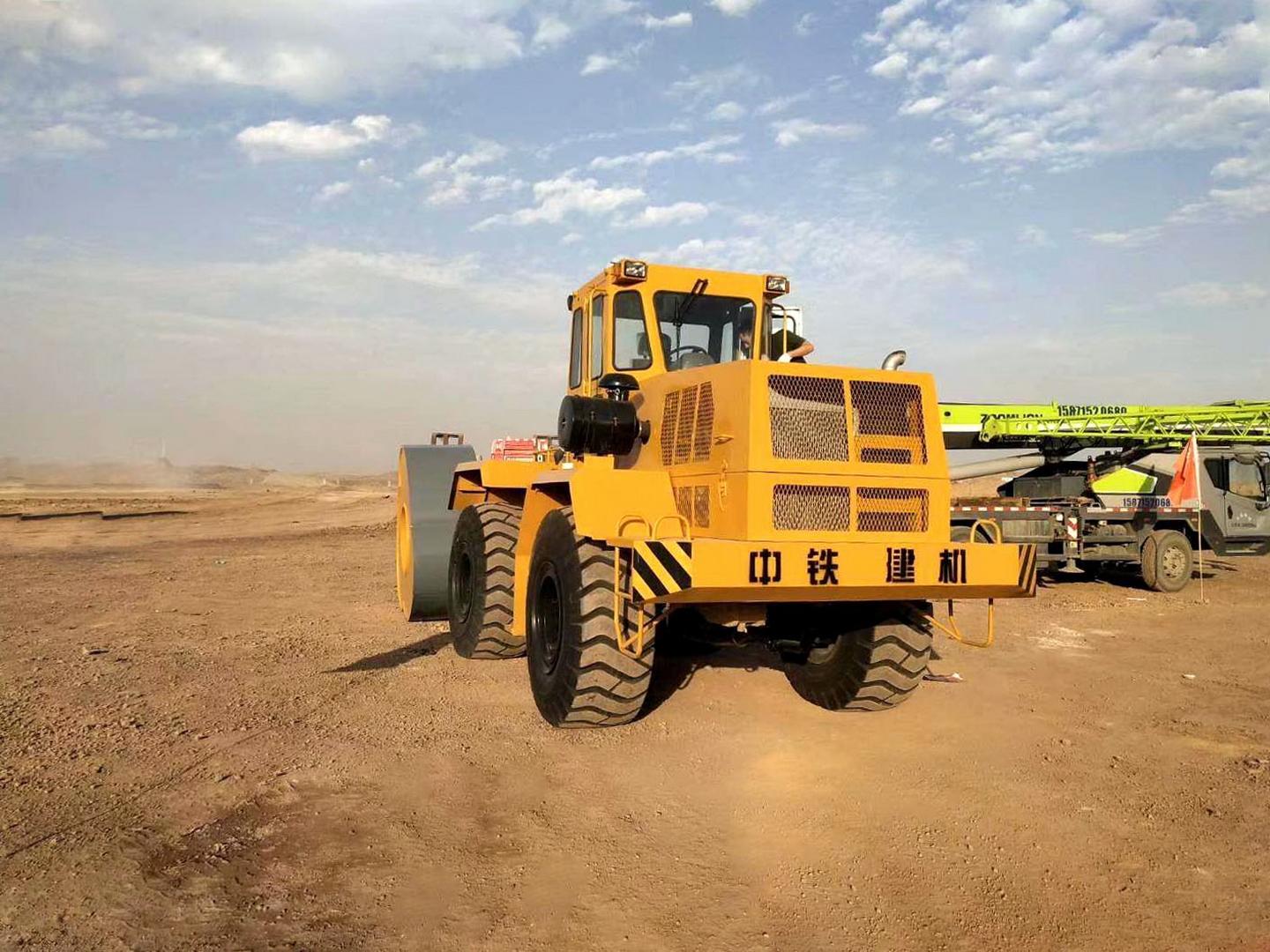 冲击压路机图片