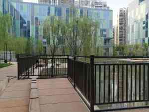 小区/桥梁/市政护栏厂家精选推荐：4 家实力厂商适配多场景安装需求