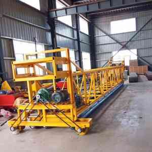 道路与水利机械设备优选：济宁滨通机械设备有限公司，四滚轴混泥土振动梁等设备制造商