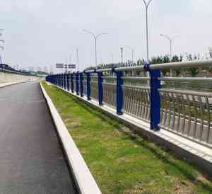 防撞/围墙/绿化/道路/波形护栏厂家推荐:这几家适配多场景防护需求