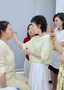化妆师转型之选:全日制新中式野生眉纹绣培训企业优质推荐