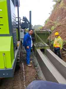 梯形水渠/路肩石/边坡滑模机定做厂家推荐：优质厂家打造实用滑模设备