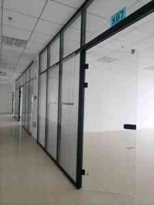 移动隔断折叠门厂权威推荐：会议室、展厅、宴会厅隔断定制供货优选