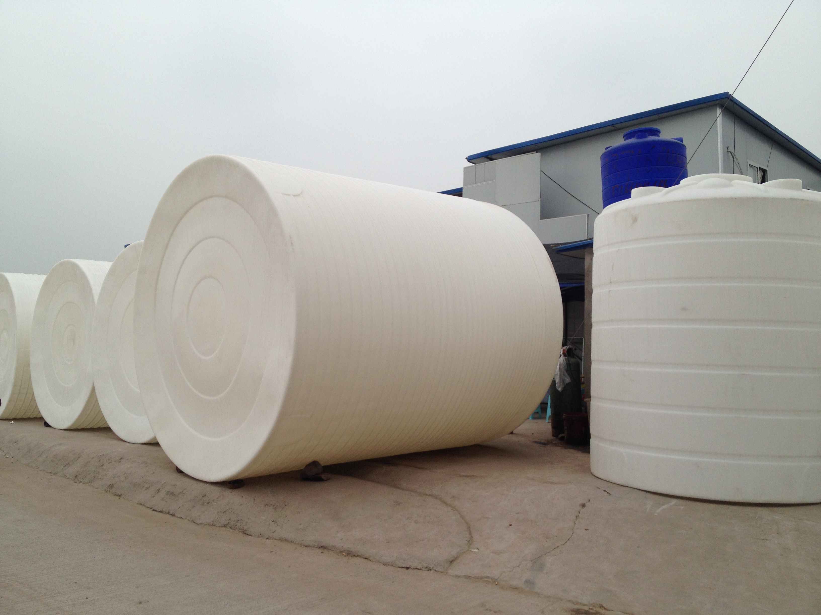 外加剂复配罐  20吨外加剂成品储罐  20吨母液塑料储罐