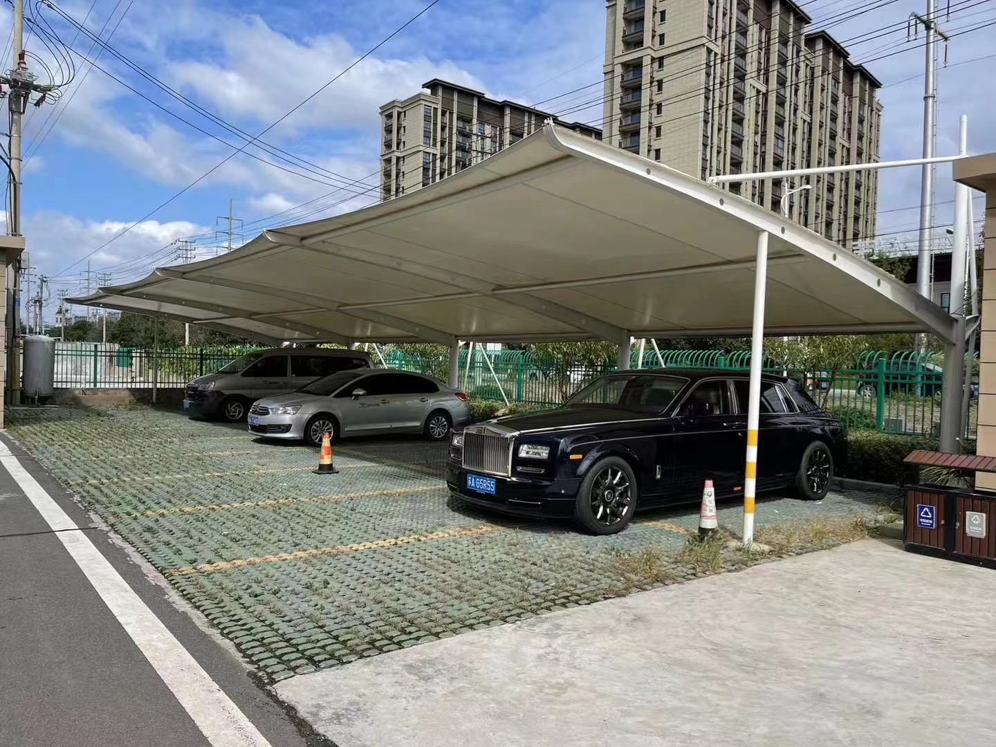 湖南钢膜结构车棚十种颜色电动车挡雨棚