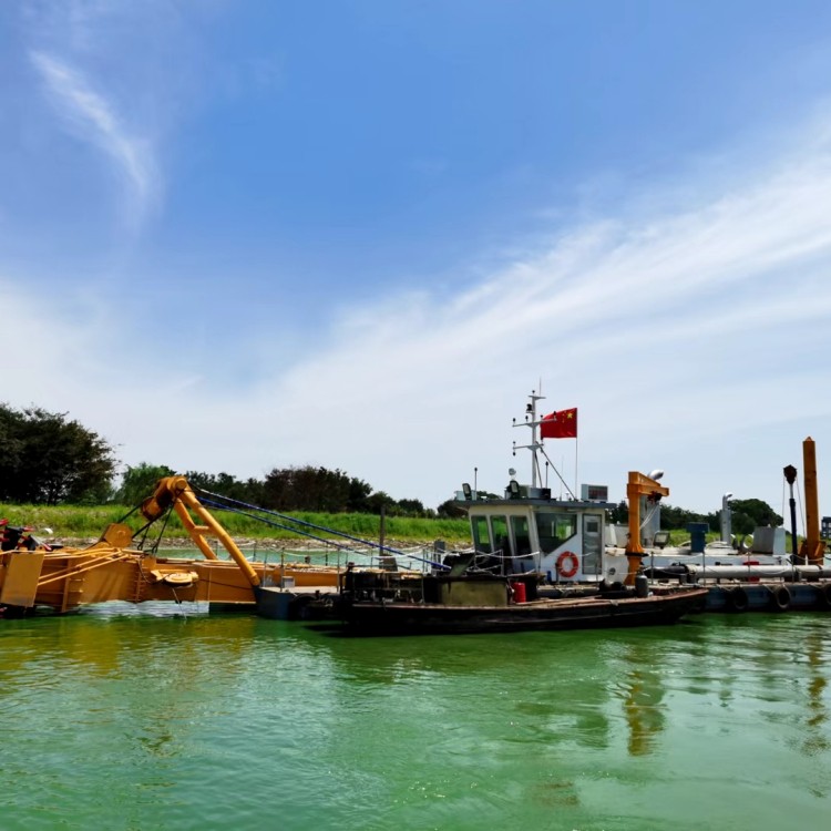 挖泥船