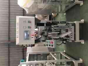 郑州松鼠智能设备有限公司：全自动/半自动码垛机及码垛机器人专业厂家