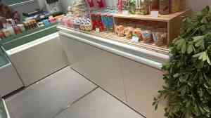 展柜厂家推荐四川美宜修装饰材料有限公司，专业定制珠宝玉器/不锈钢/商场/水果/烟酒展柜，全流程服务保障品质