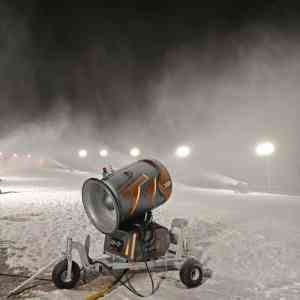 权威推荐：大型飘雪工厂、飘雪机直销及室内外飘雪机厂商解析