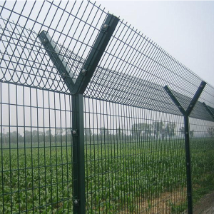 公路、车间、监狱、铁路护栏网及桃型柱护栏网厂家推荐:专业之选