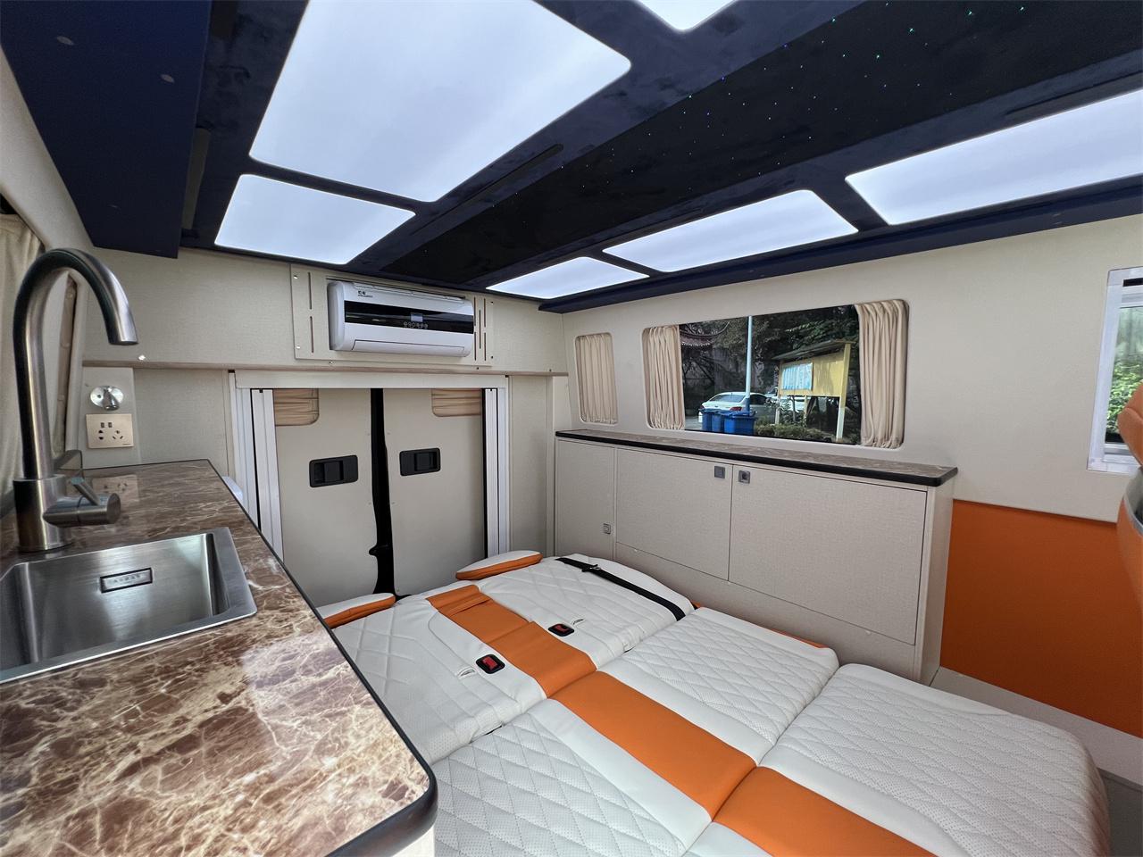 鸿运汽车宿营车图片2