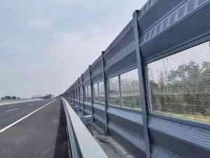 公路屏障生产商推荐：路基桥梁、工业、吸音、金属微孔声屏障订制厂家精选