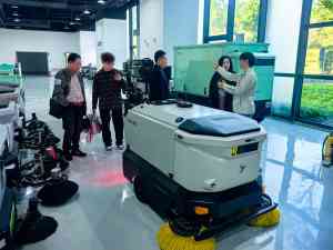 室外清扫车、无人清扫车等产品推荐:聚焦广州星程智能科技有限公司