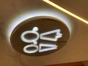 铝制冲孔字、发光字、导视牌等定制厂家推荐：上海视研装饰工程有限公司