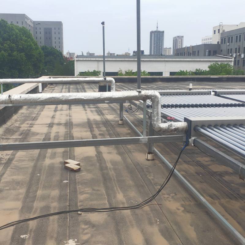 烧热水洗澡用什么设备好 太阳能热水工程施工方案