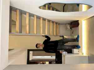 多类型楼梯厂家推荐：实木夹玻璃、钢板、双梁、玻璃及卷板弧形楼梯