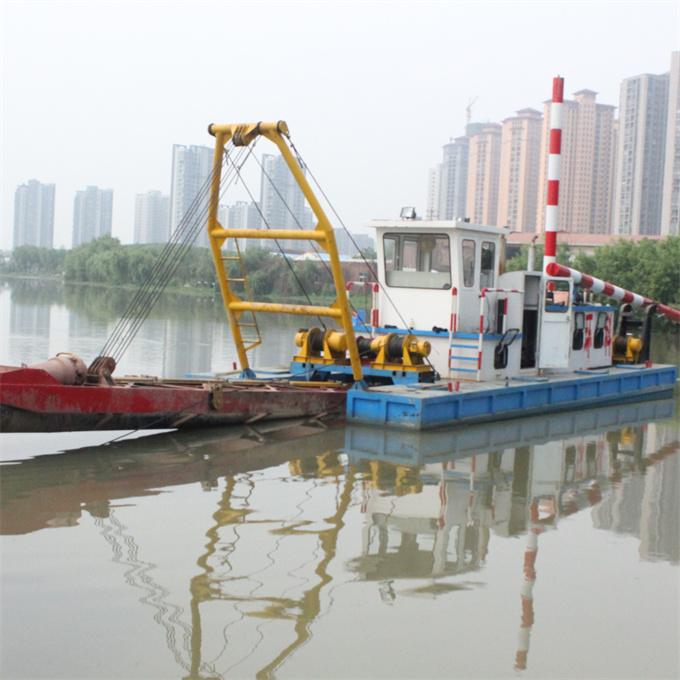 绞吸式挖泥船图片