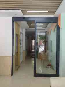 电动玻璃感应门、玻璃扶手等装饰材料精选：沈阳市苏家屯区双赢装饰装修材料经营部，专注各类玻璃制品制造与供应