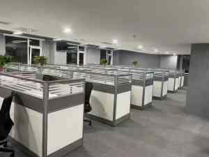 办公室家具源头厂家推荐厦门优致家具，专业制造老板/职员办公桌及办公室座椅，保障舒适办公体验