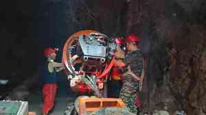 采矿锚杆台车优选：秦皇岛迪峰凿岩设备有限公司，专注矿用设备研发制造