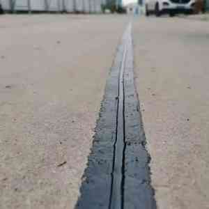 路面灌缝胶生产厂家推荐：适配道路裂缝修补，优质沥青灌缝胶供应商