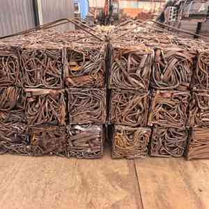 生铁、冲豆、边压块及成品废钢压块优质厂家推荐，厂家不容错过