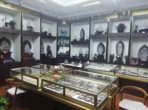 化妆品、面包、玻璃等展柜定做加工厂家推荐:聚焦优质生产商实力解析