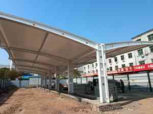 充电桩防雨棚、小区停车棚等源头厂家推荐：沧州华彪膜结构工程有限公司