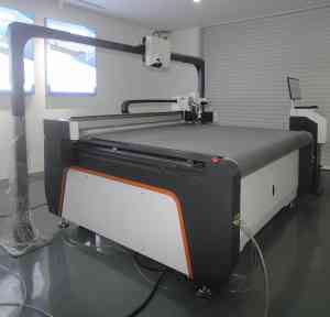 不干胶背胶/裁剪机、中空板/广告材料/KT雪弗板切割机定制厂家推荐