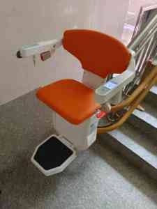 曲线座椅电梯厂家推荐：为老人上下楼难题提供专业解决方案的制造商