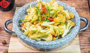 石锅美食大揭秘！秦皇岛石锅菜、石家庄石锅鸡等特色美味推荐