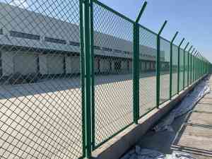 刀刺网围栏、足球场与篮球场围栏批发定制:厂家实力推荐