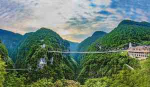 为了这家悬崖酒店，我愿意再去一次恩施