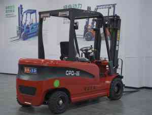 新能源随车叉车、仓库叉车等厂家推荐：聚焦龙工叉车工厂及实力厂商