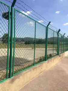 高速公路刺铁丝网等防护产品厂家推荐：优质厂家为道路安全保驾护航