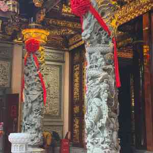 寺庙、祠堂龙柱生产厂家推荐:石雕龙柱商家、滚龙柱厂商优质之选