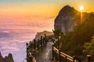 张家界十佳金牌导游阿毅:专业定制旅游方案,开启精彩张家界之旅