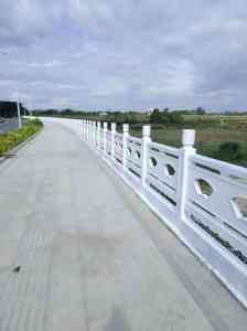 水泥河道护栏、景区施工及仿石、仿藤、仿木护栏厂家专业推荐