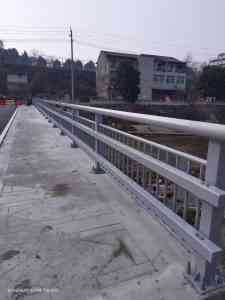 围墙/铁路/公路/市政/施工栏杆厂家推荐：实力企业精准之选