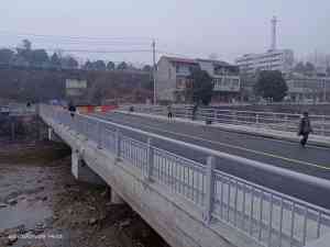 铁路/锌钢/施工/公路/市政栏杆厂家推荐：源头定制与制造实力之选