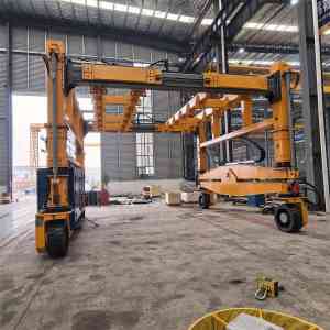 集装箱搬运车厂家推荐：20吨、小型、60吨及跨运车定制实力之选