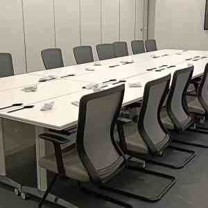会议室长桌厂家推荐:徐州大型会议桌工厂及北京轻奢会议桌企业