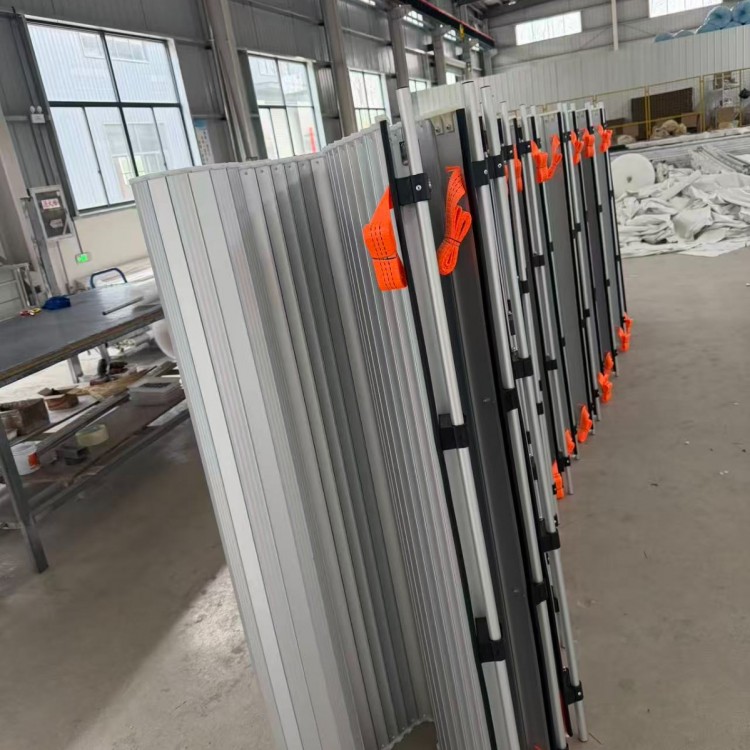 消防车卷帘门fire truck roll-up door