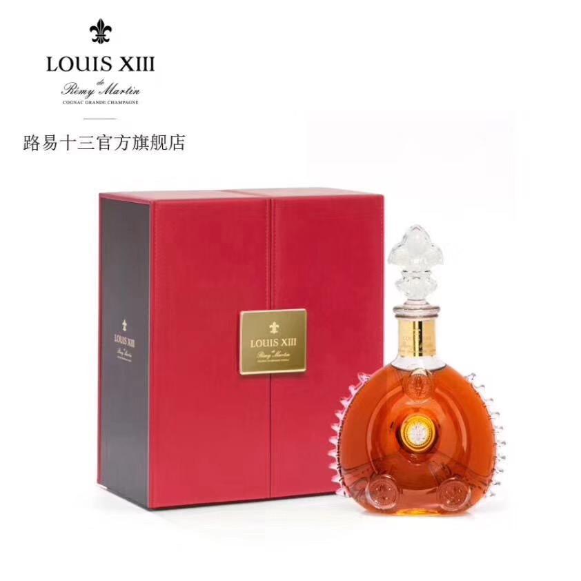 工作人员鉴定名酒