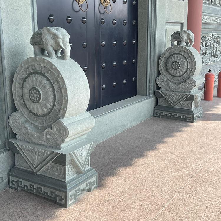 石雕安装现场图