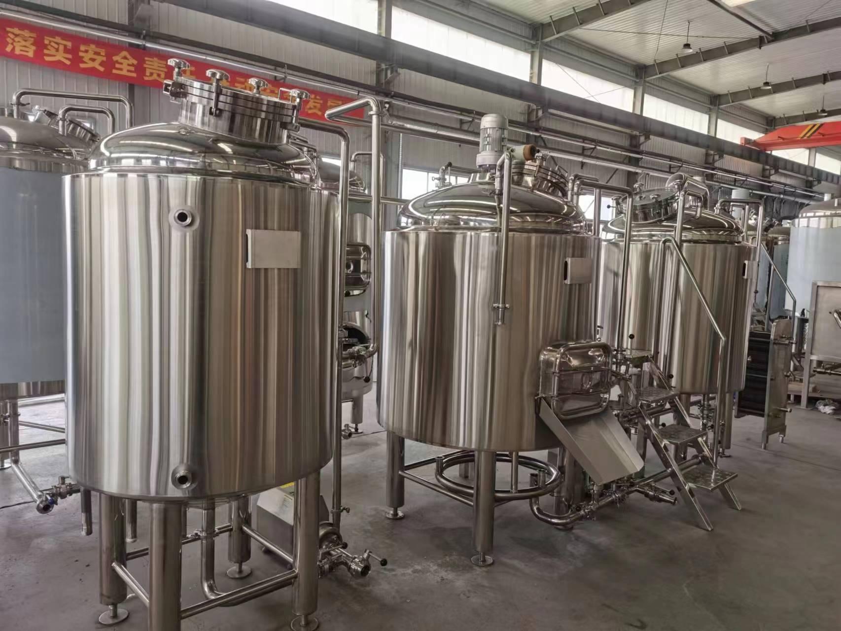 果酒发酵罐图片